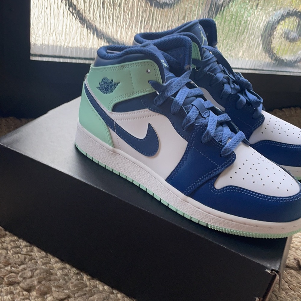 Air Jordan 1 Mid 'Mystic Navy/MintSneakers Size 6.5 Y Big Kids/8 W NIB - Picture 6 of 8